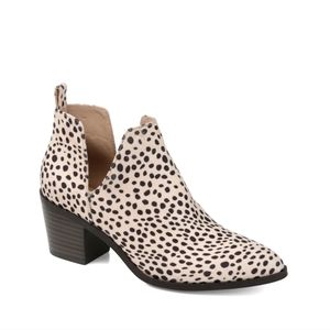 Lola Bootie Journee Collection Beige and Black Cheetah Size 9